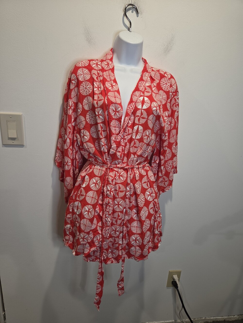 Josie By Natori Size M Red/white Kimono Sleeves Short Robe